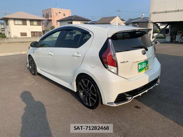 Toyota AQUA 2021-03 8220312-11