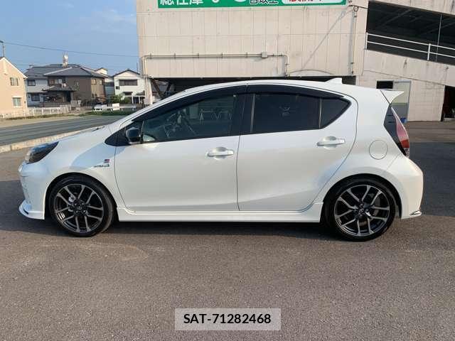 Toyota AQUA 2021-03 8220312-12