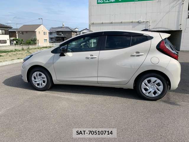 Toyota AQUA 2026-03 8220339-8