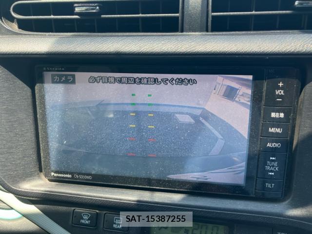 Toyota AQUA 2013-01 8220389-5