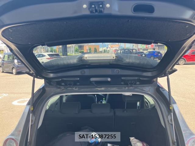 Toyota AQUA 2013-01 8220389-6