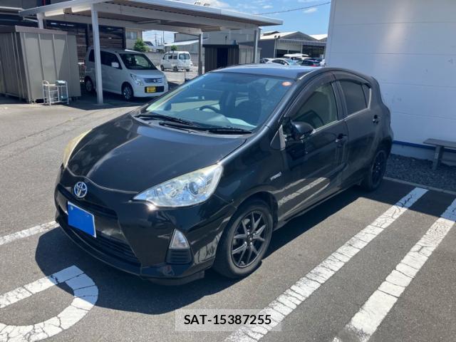 Toyota AQUA 2013-01 8220389-7
