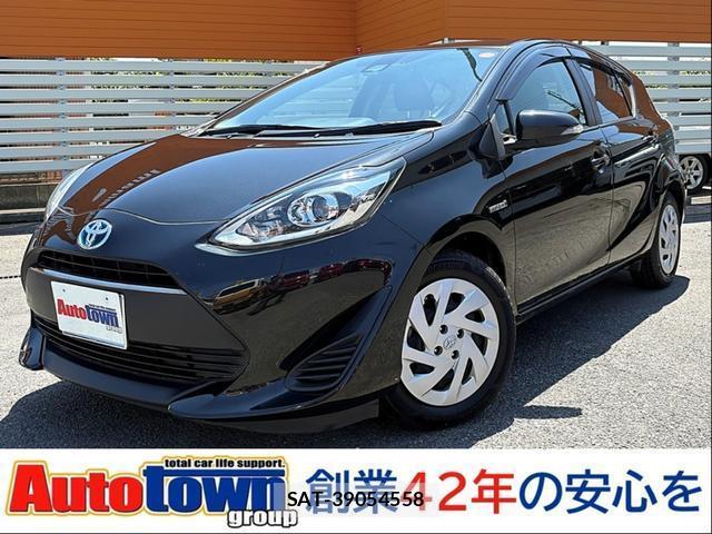 Toyota AQUA 2017-12 8220697-0
