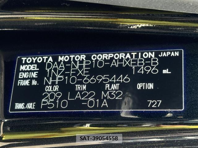 Toyota AQUA 2017-12 8220697-1