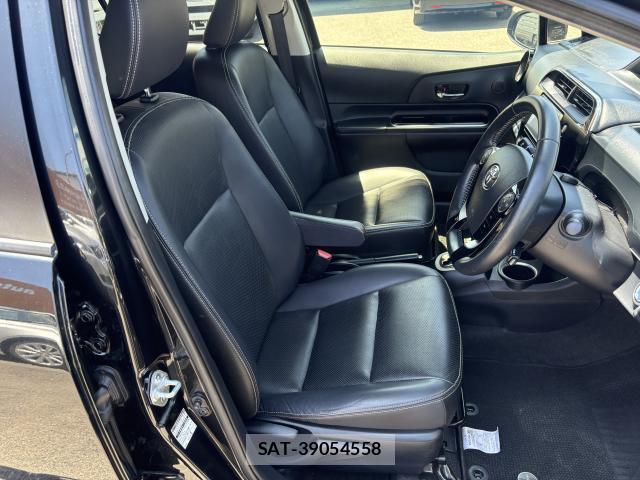 Toyota AQUA 2017-12 8220697-12