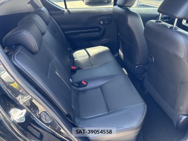 Toyota AQUA 2017-12 8220697-13