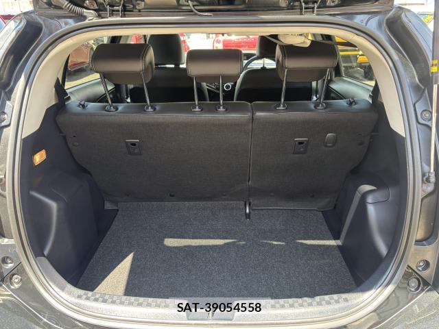 Toyota AQUA 2017-12 8220697-14