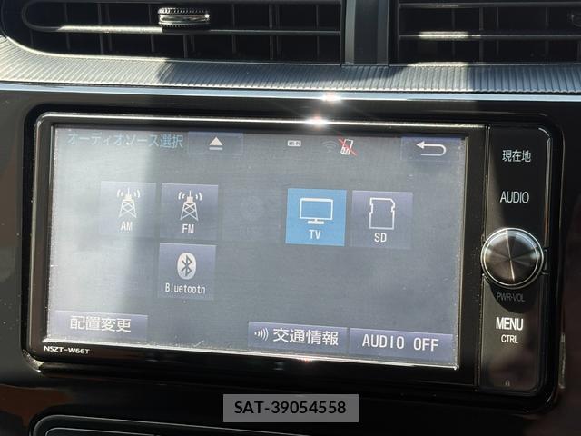 Toyota AQUA 2017-12 8220697-6