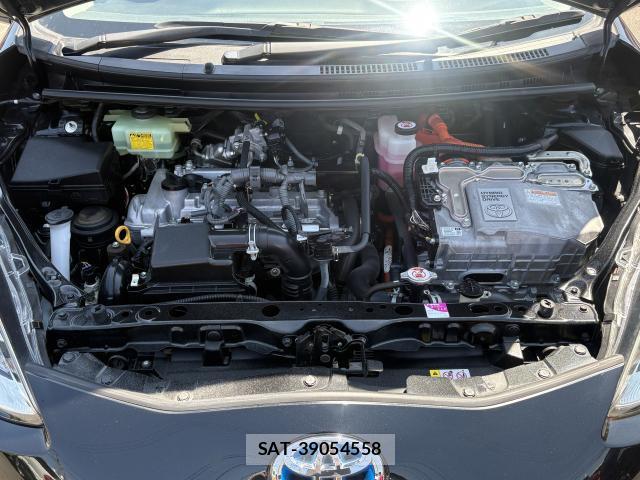 Toyota AQUA 2017-12 8220697-9