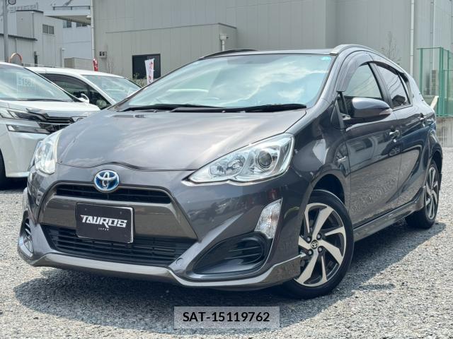 Toyota AQUA 2015-07 8220733-0