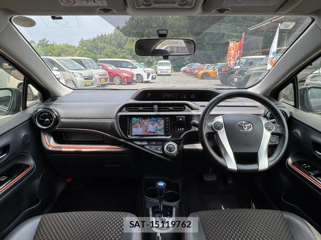 Toyota AQUA 2015-07 8220733-2