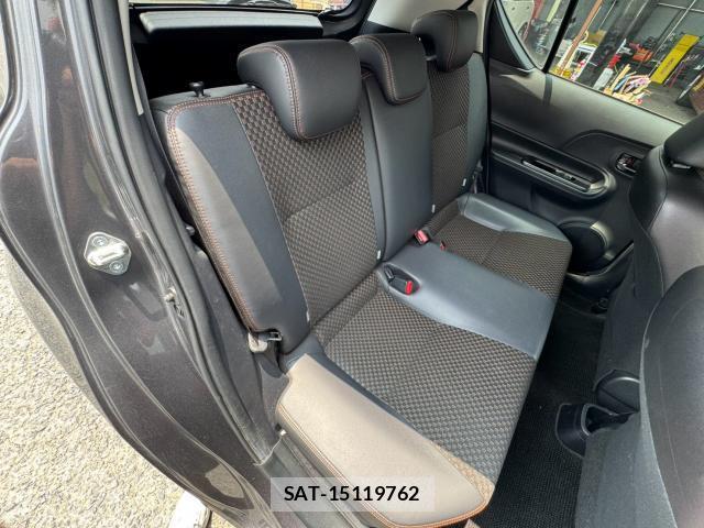 Toyota AQUA 2015-07 8220733-6