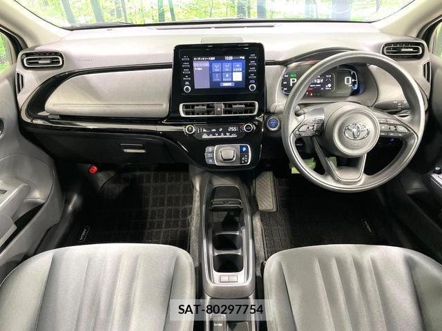 Toyota AQUA 2024-03 8220747-1