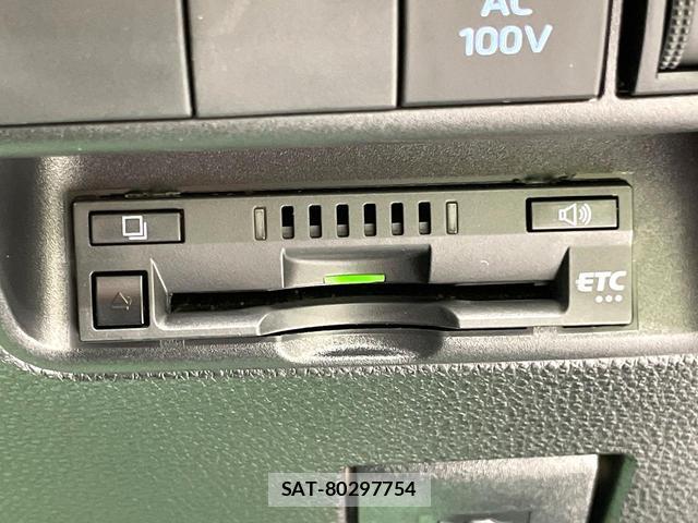 Toyota AQUA 2024-03 8220747-6