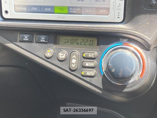 Toyota AQUA 2013-07 8220939-13