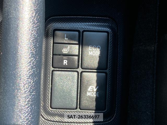 Toyota AQUA 2013-07 8220939-5