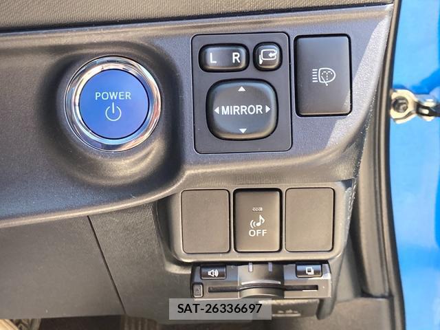 Toyota AQUA 2013-07 8220939-6