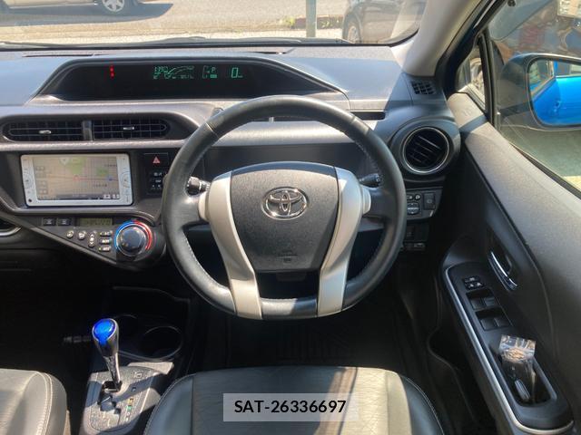 Toyota AQUA 2013-07 8220939-9