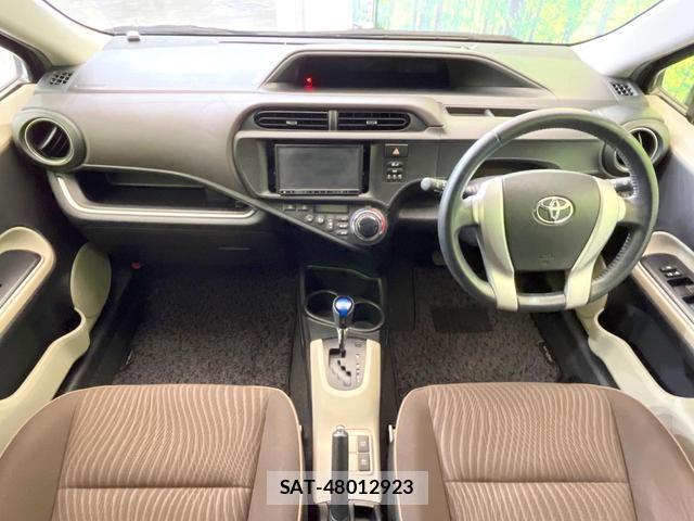 Toyota AQUA 2013-07 8220968-1