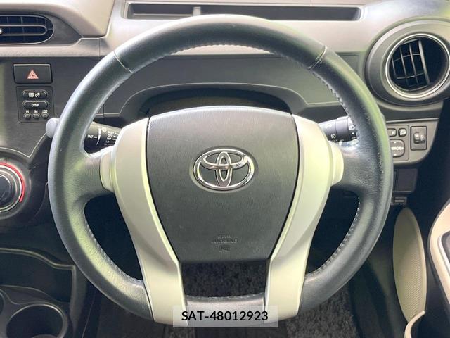 Toyota AQUA 2013-07 8220968-10