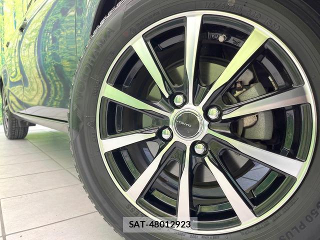 Toyota AQUA 2013-07 8220968-11