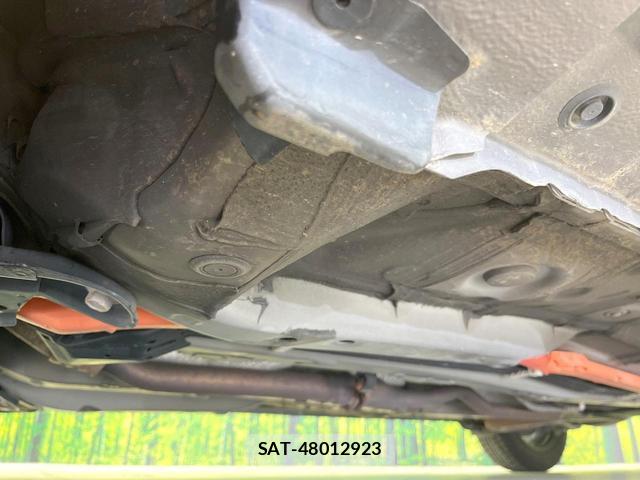 Toyota AQUA 2013-07 8220968-17