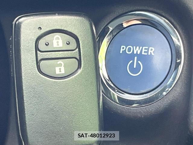 Toyota AQUA 2013-07 8220968-5