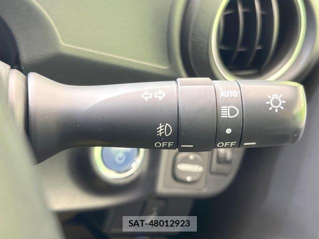 Toyota AQUA 2013-07 8220968-6