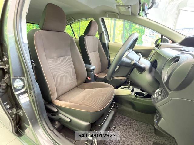 Toyota AQUA 2013-07 8220968-7