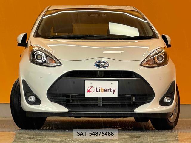 Toyota AQUA 2018-05 8221036-11