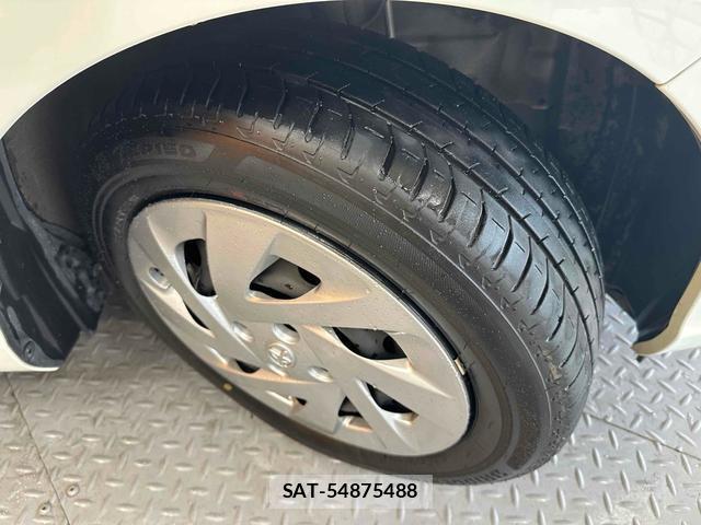 Toyota AQUA 2018-05 8221036-15