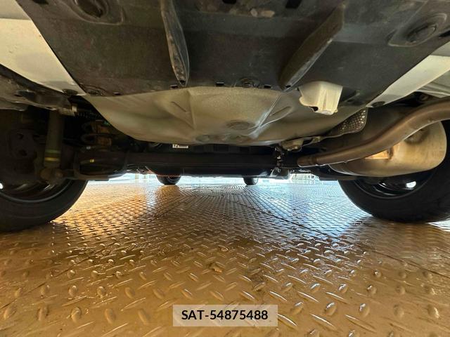 Toyota AQUA 2018-05 8221036-17
