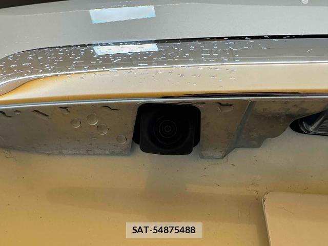 Toyota AQUA 2018-05 8221036-18