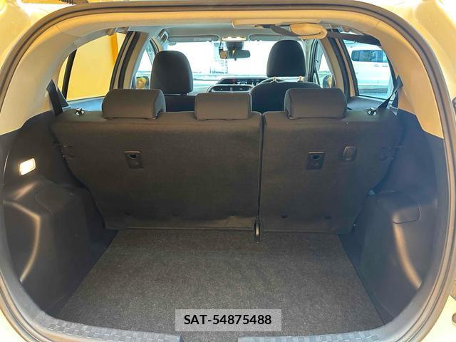 Toyota AQUA 2018-05 8221036-19