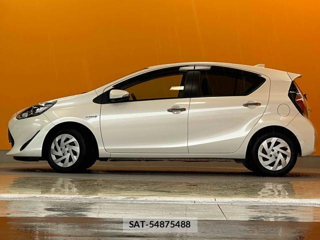 Toyota AQUA 2018-05 8221036-5