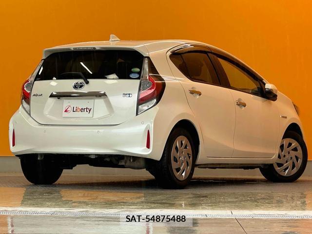 Toyota AQUA 2018-05 8221036-8