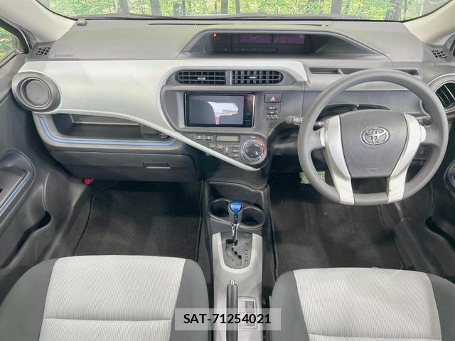 Toyota AQUA 2014-03 8221064-1