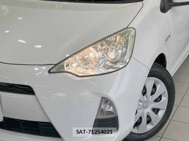 Toyota AQUA 2014-03 8221064-11