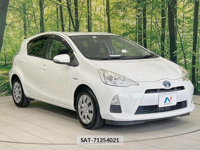 Toyota AQUA 2014-03 8221064-15