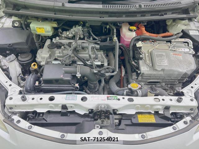 Toyota AQUA 2014-03 8221064-17