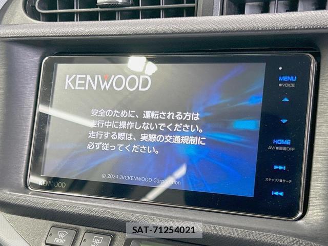 Toyota AQUA 2014-03 8221064-2
