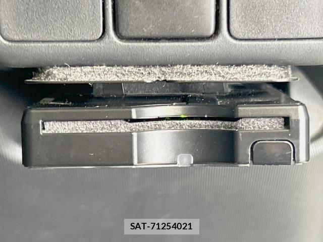Toyota AQUA 2014-03 8221064-4