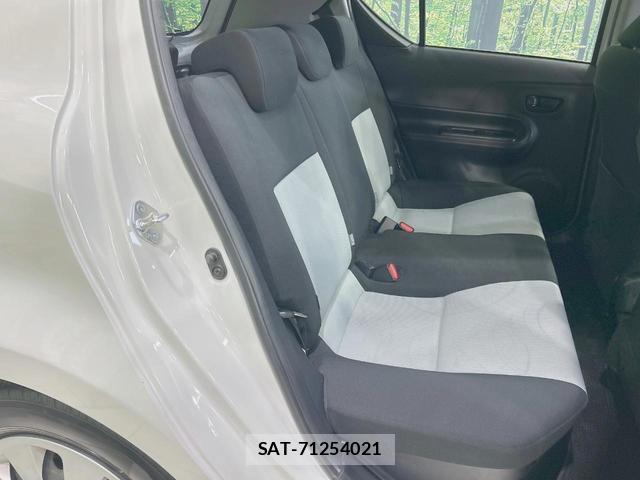 Toyota AQUA 2014-03 8221064-8