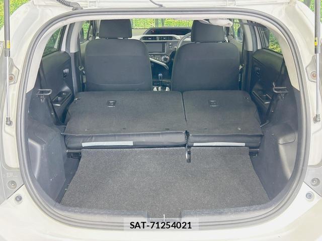 Toyota AQUA 2014-03 8221064-9