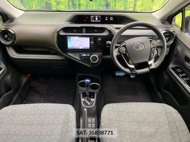 Toyota AQUA 2017-06 8221143-1
