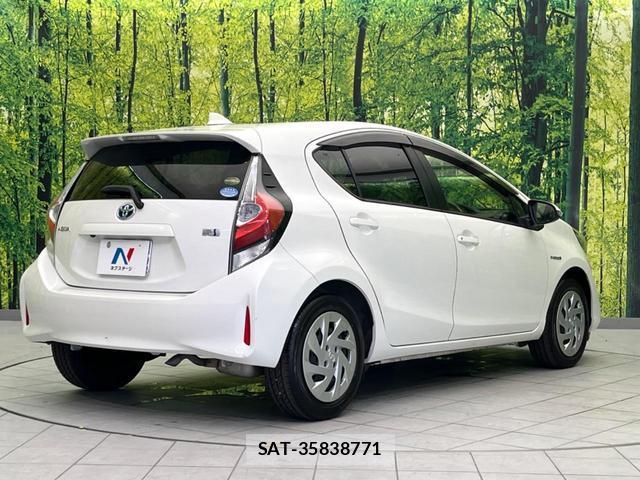 Toyota AQUA 2017-06 8221143-16