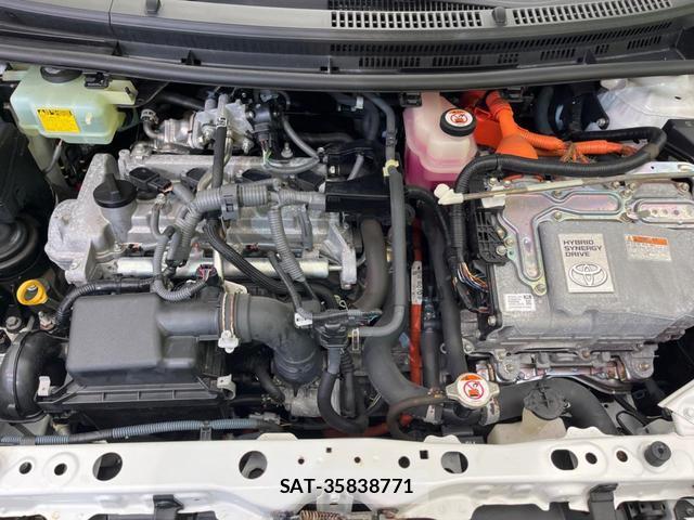 Toyota AQUA 2017-06 8221143-17