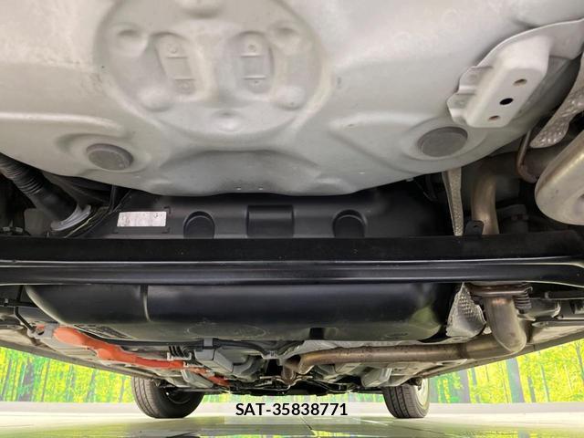 Toyota AQUA 2017-06 8221143-18