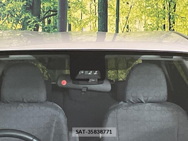 Toyota AQUA 2017-06 8221143-2