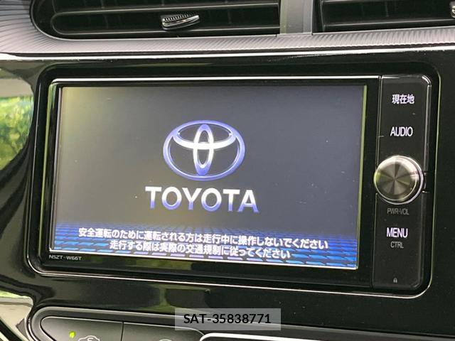 Toyota AQUA 2017-06 8221143-3